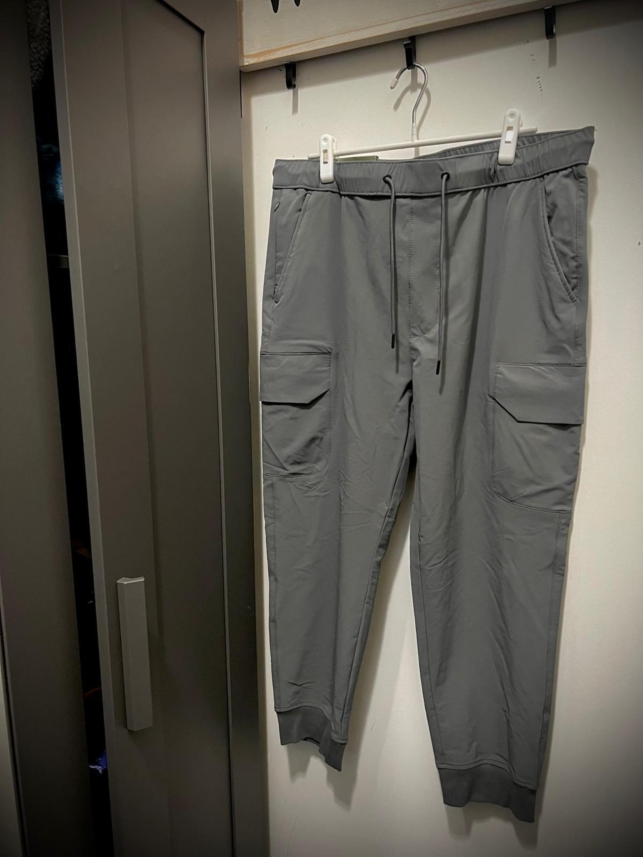 “Goodfellow” Men’s Cargo Joggers