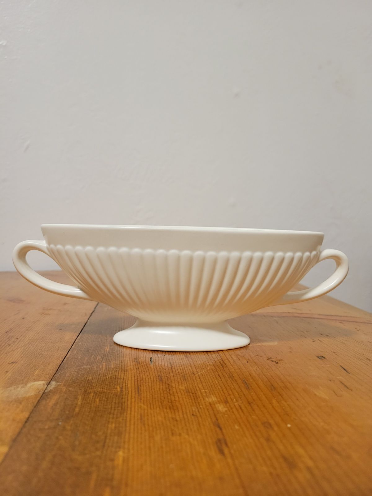 Vtg Wedgwood Barlaston Fluted white Oval Mantel Vase Ravenstone Planter 12