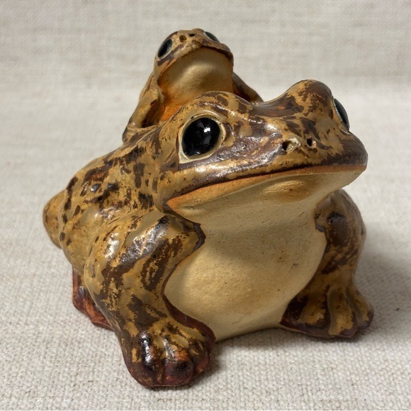 Lucky Japanese Stoneware Pottery Figurine Shigaraki Ware Frog with Baby Toad