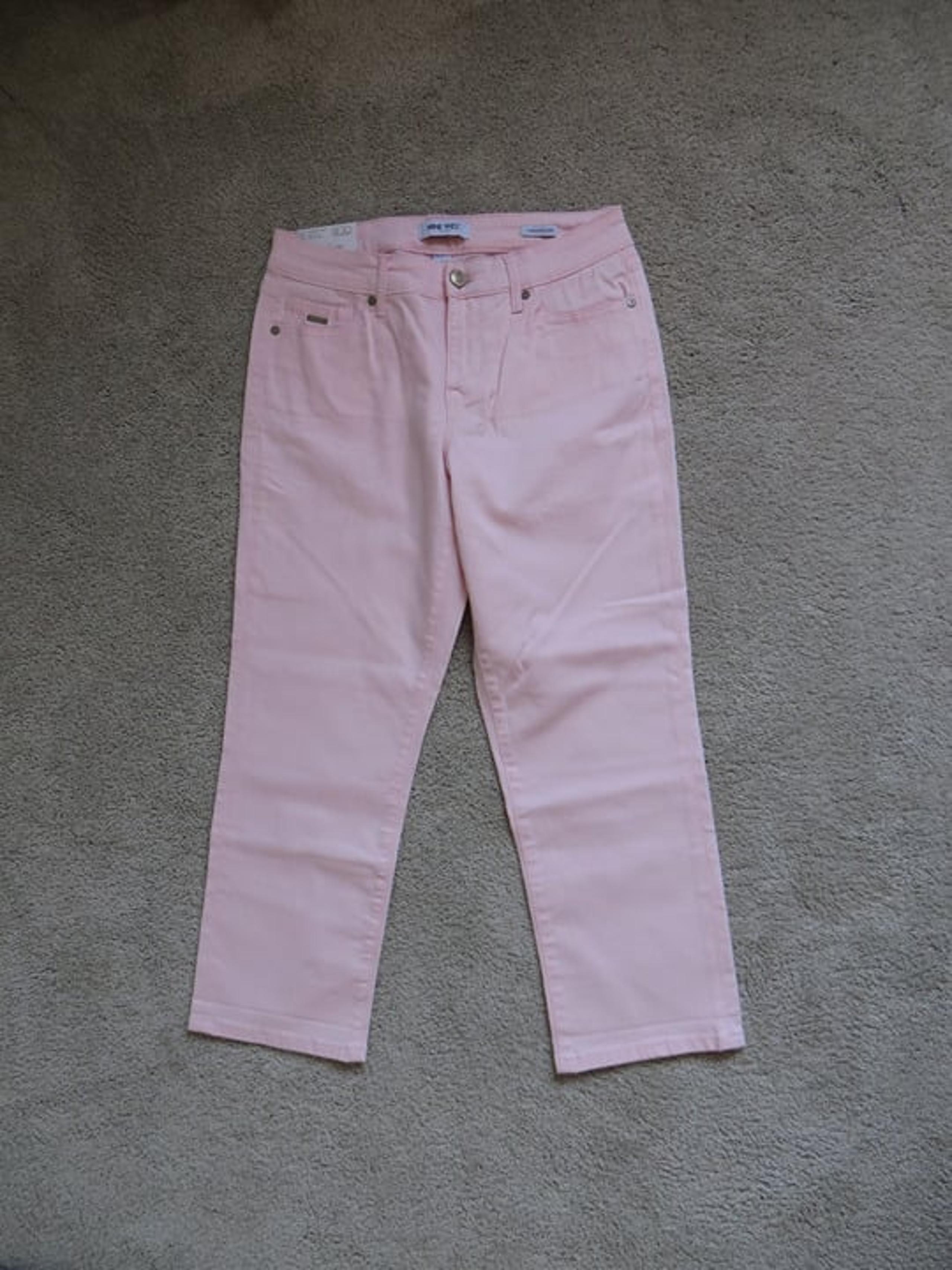NWT NINE WEST Chrystie Women's Capri Pants Size 4 Pink