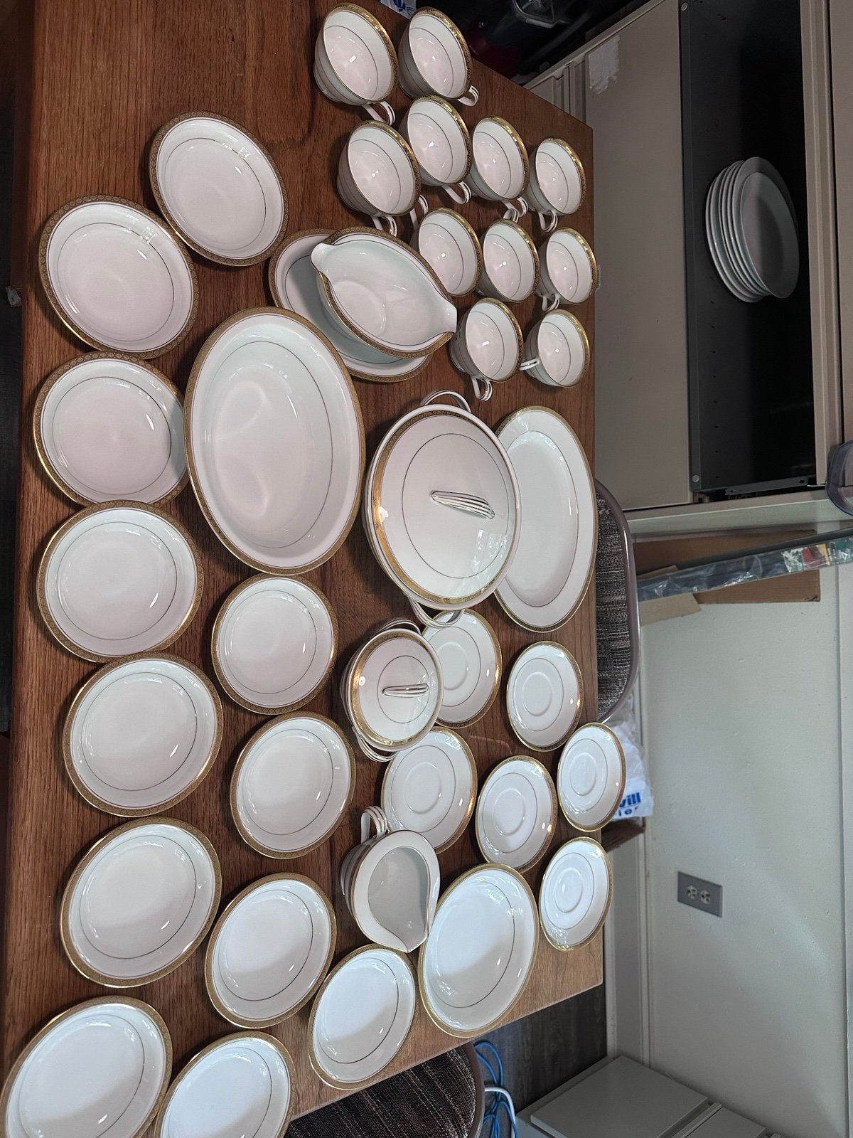 NORITAKE Charlotta Gold 35 Pc. Dinnerware Set -Fine China
