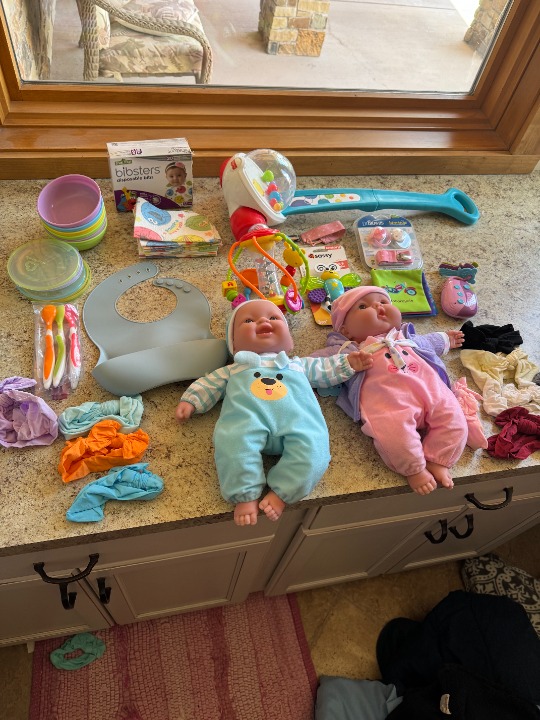 BABY/INFANT BUNDLE 34 PIECES