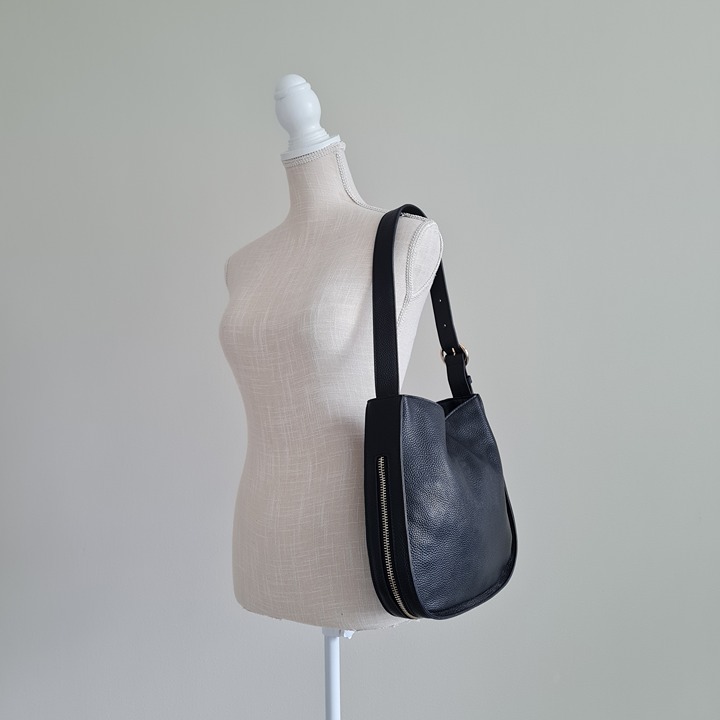 Tote Le Monde London Bucket Shoulder Bag Pebbled Genuine Leather Black Hobo