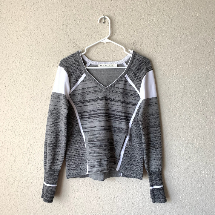 BLANC NOIR L/S Geometric Pullover V-Neck Sweatshirt