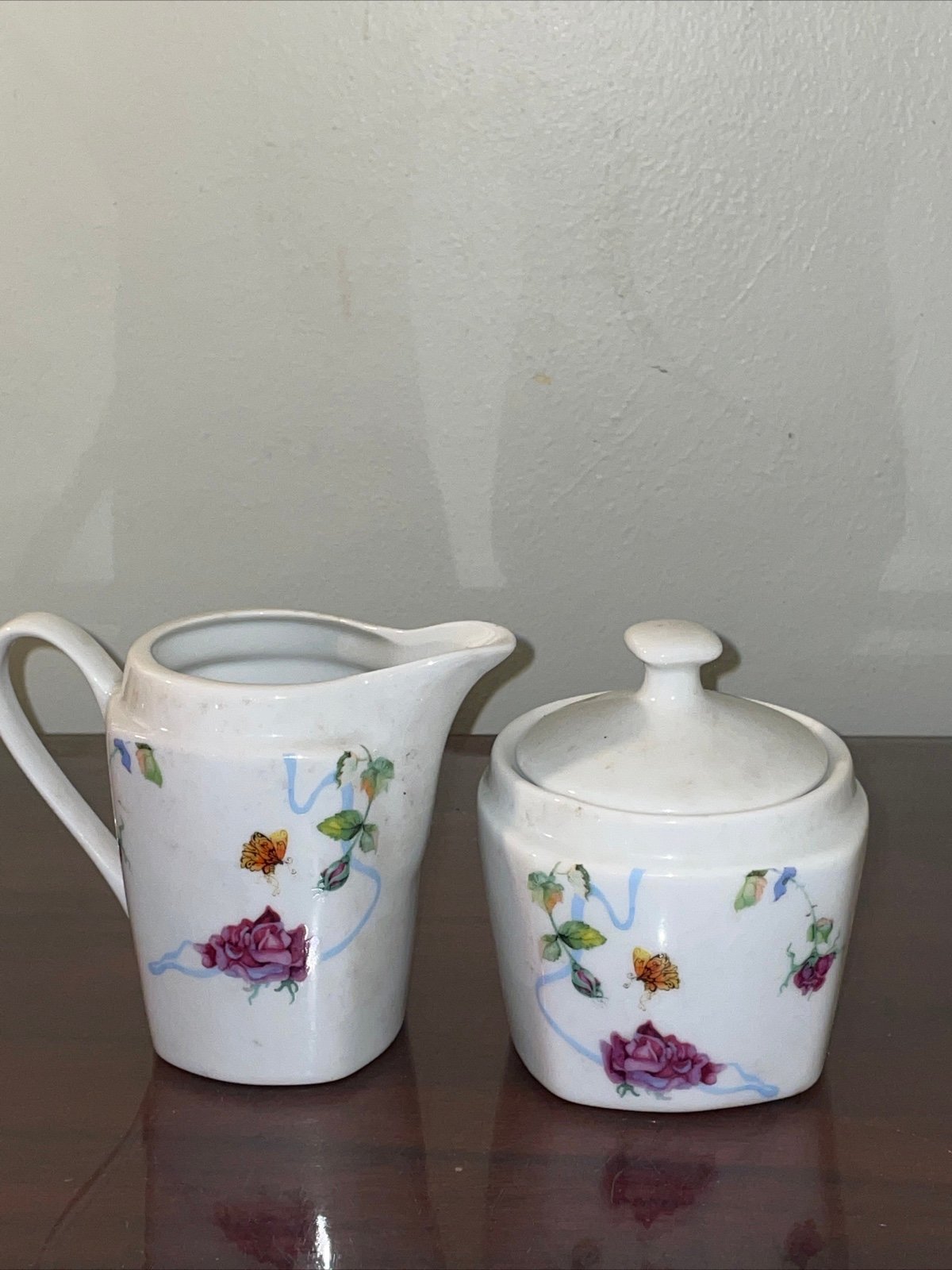 Sugar and creamer