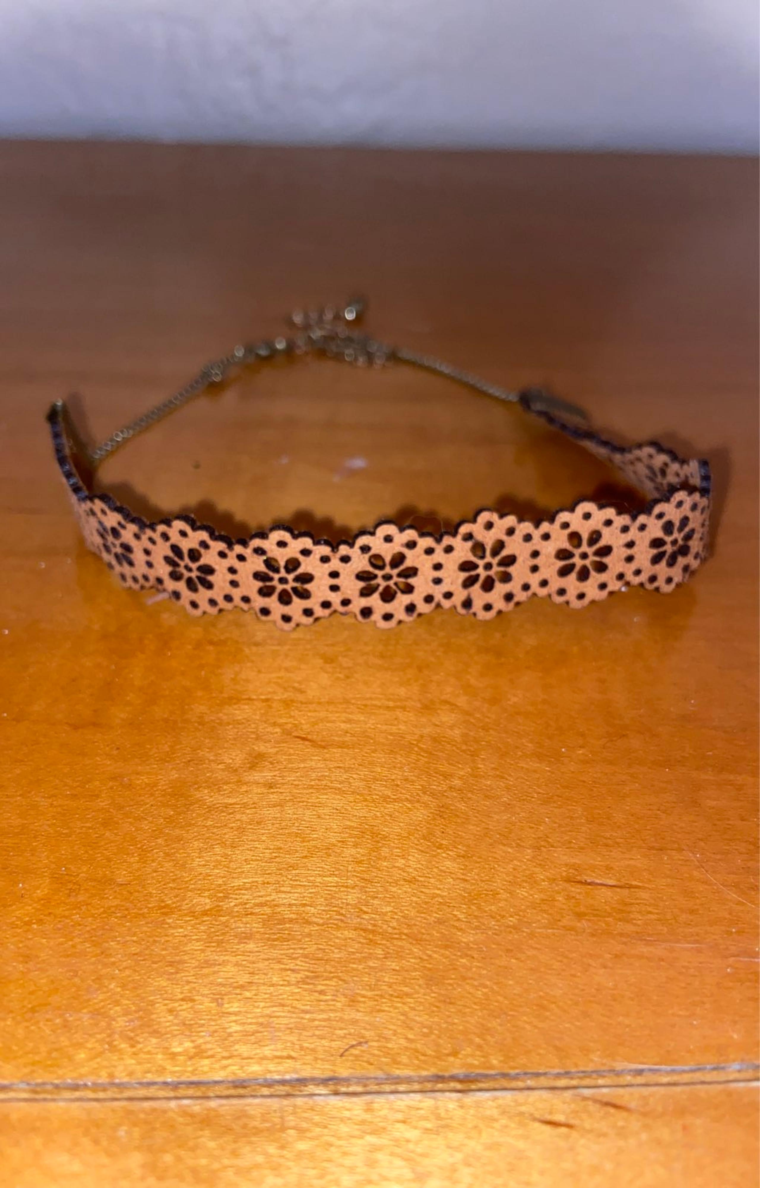 Choker necklace