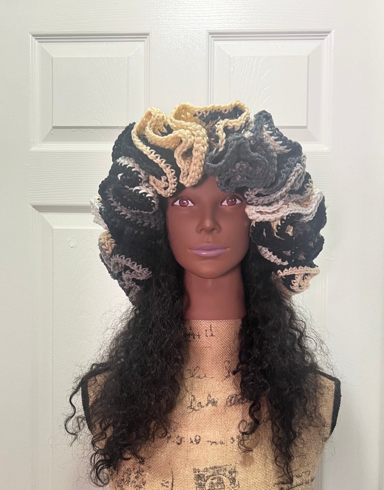 WOMENS XXTREMELY RUFFLED HAT