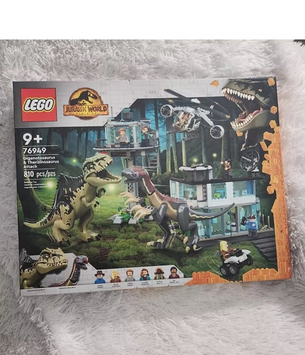 NEW LEGO 76949 Jurassic World Giganotosaurus & Therizinosaurus Attack