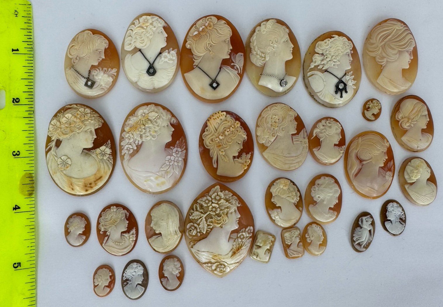 HUGE vintage lot Cameos