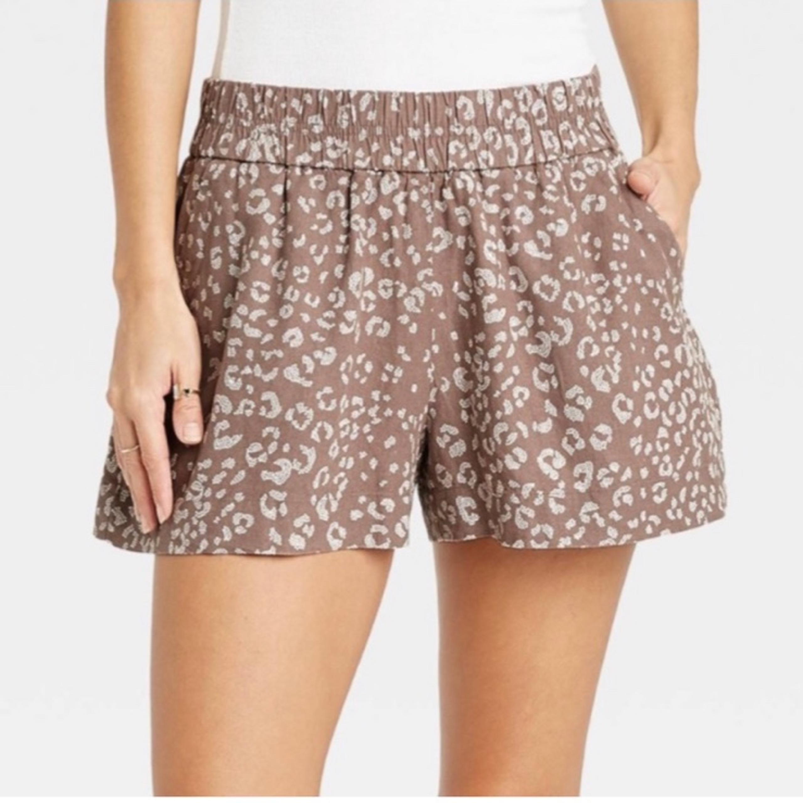 A New Day Women’s Leopard Print High Rise Pull On Shorts Size Medium