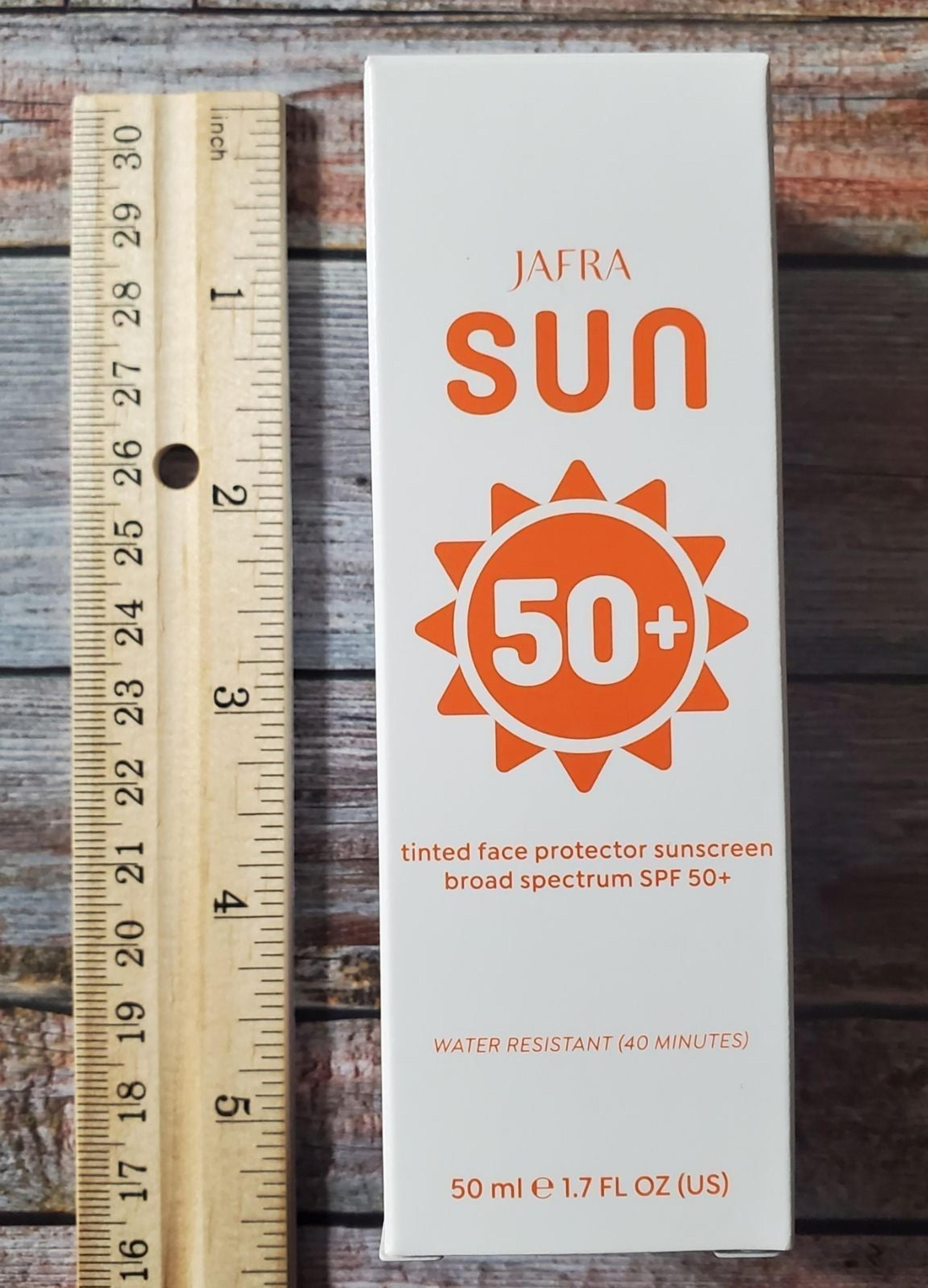 New  sealed JAFRA Sun Tinted Face Protector Sunscreen Broad Spectrum SPF 50+