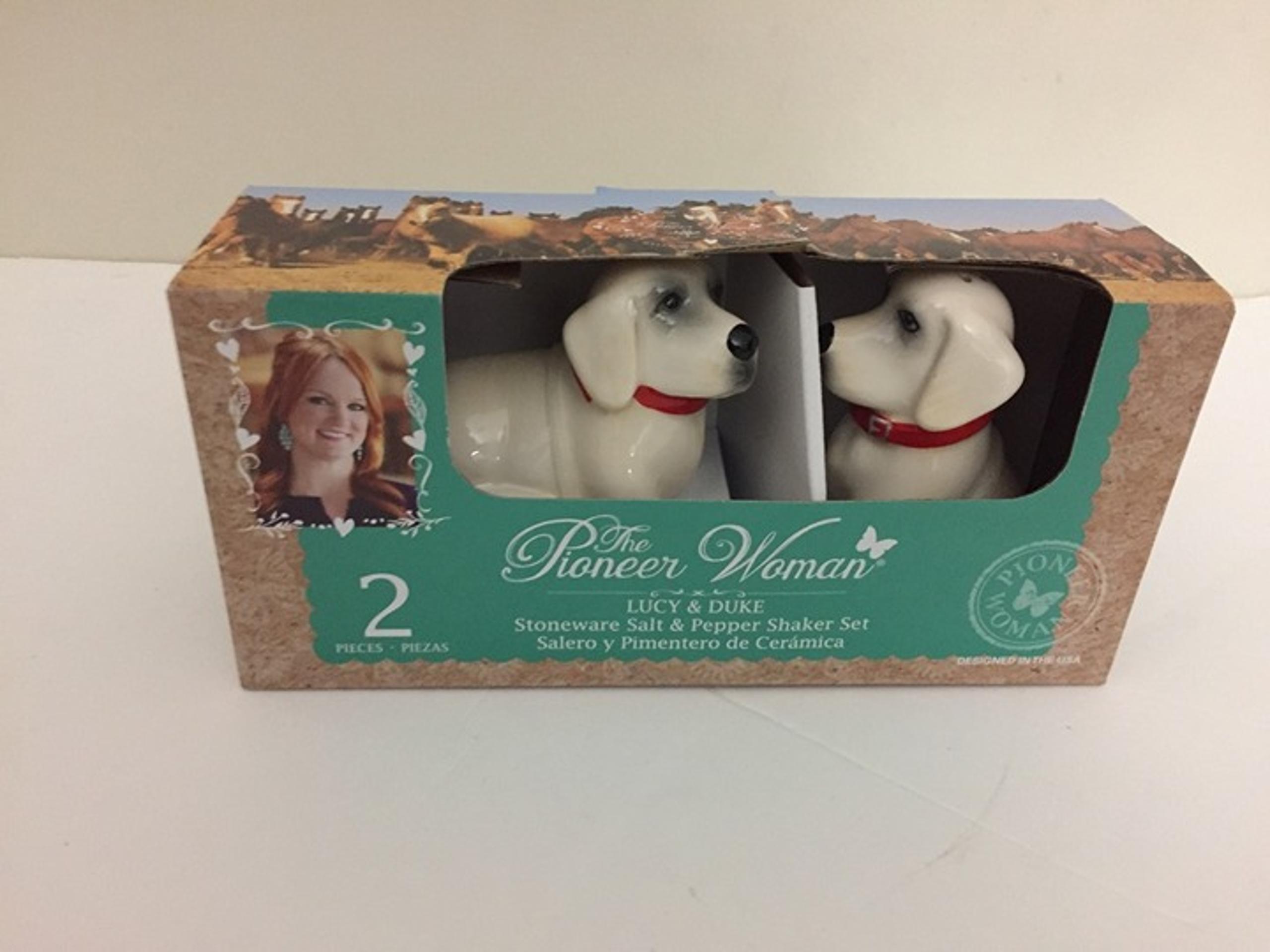The Pioneer Woman Lucy and Duke Dog Salt and  Pepper Shaker Set Excellent NEW