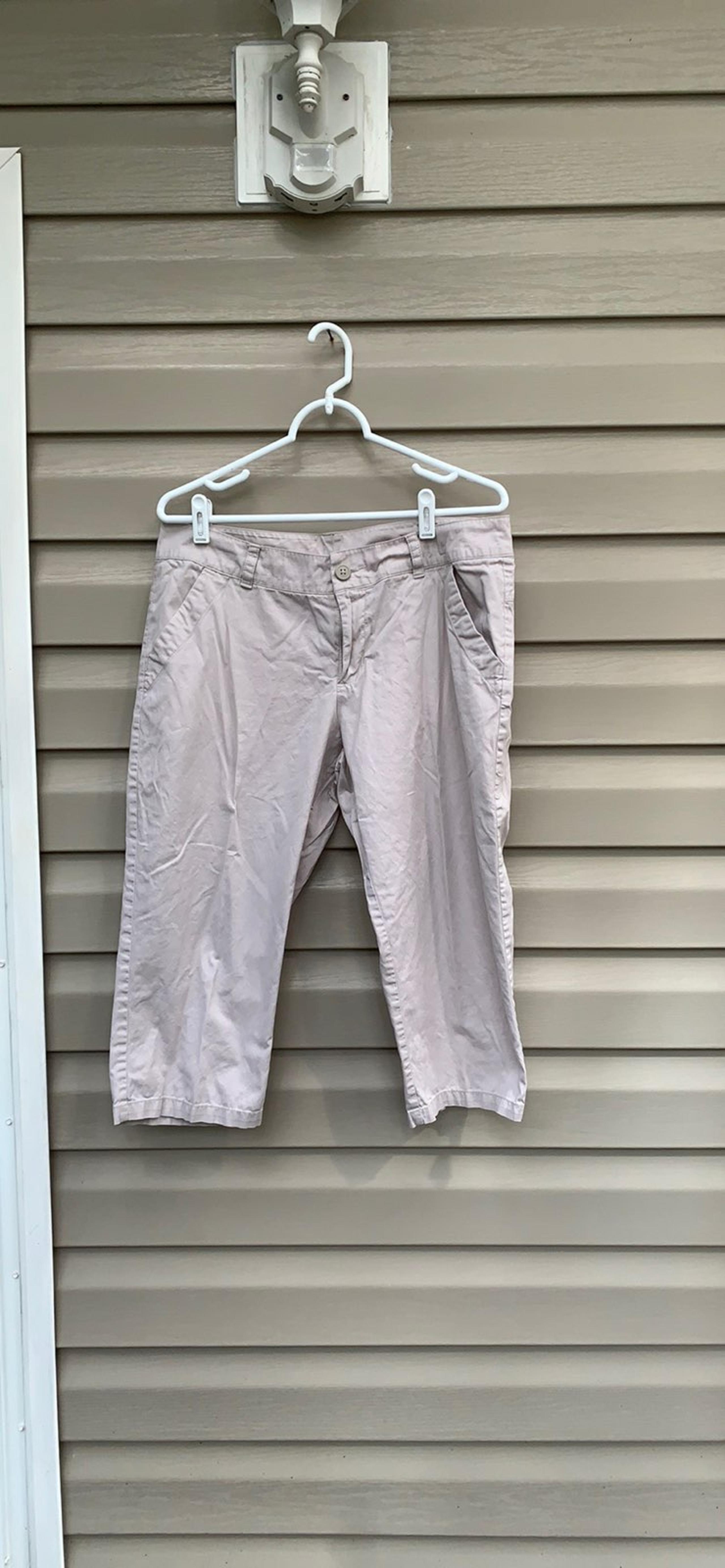Columbia womens beige capri pants