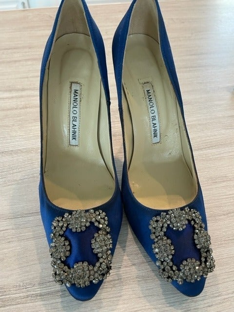 Manolo Blahnik Blue Hangisi