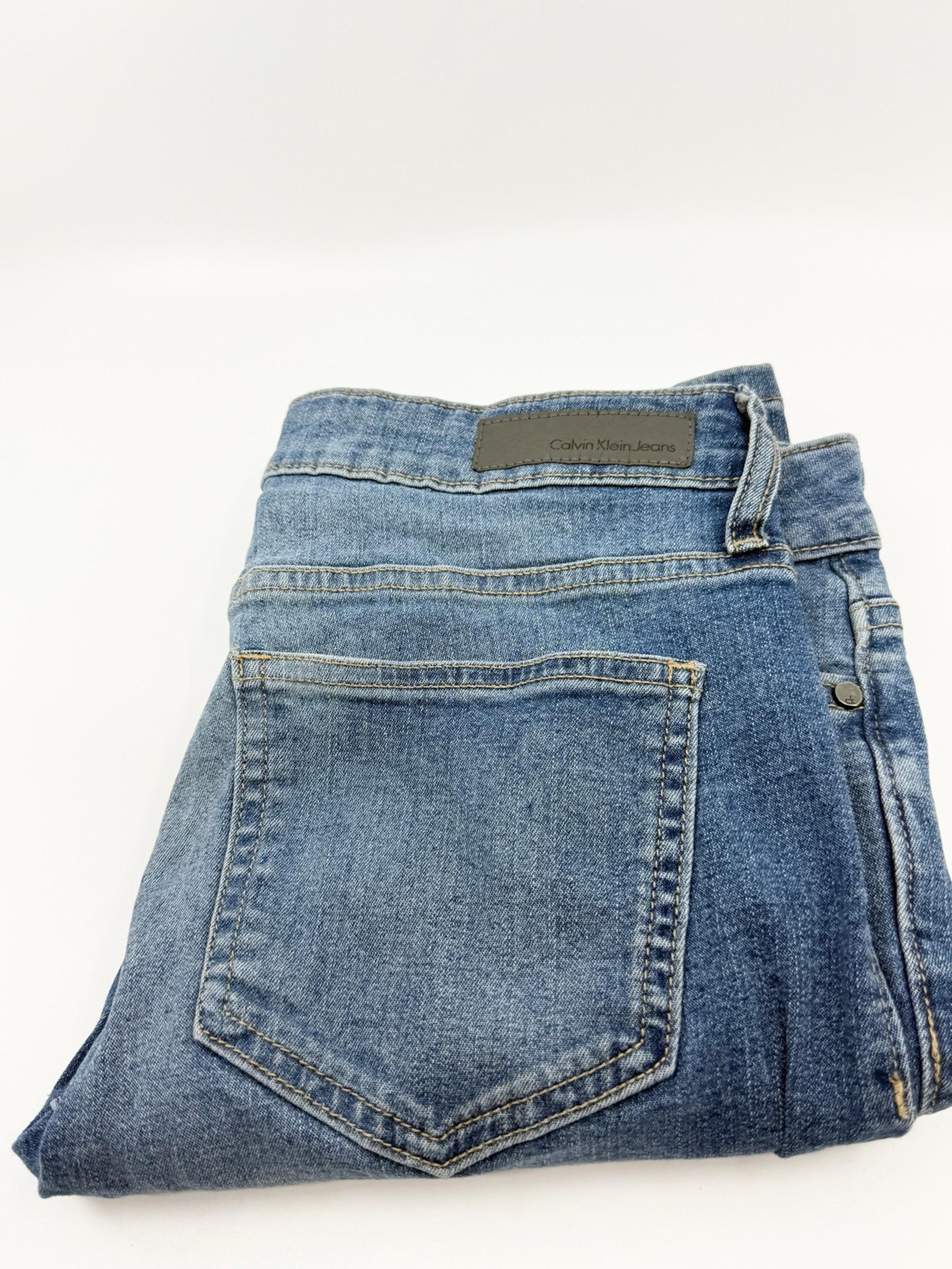 Women’s Calvin Klein Slim Boyfriend Light Wash Jeans Size 2