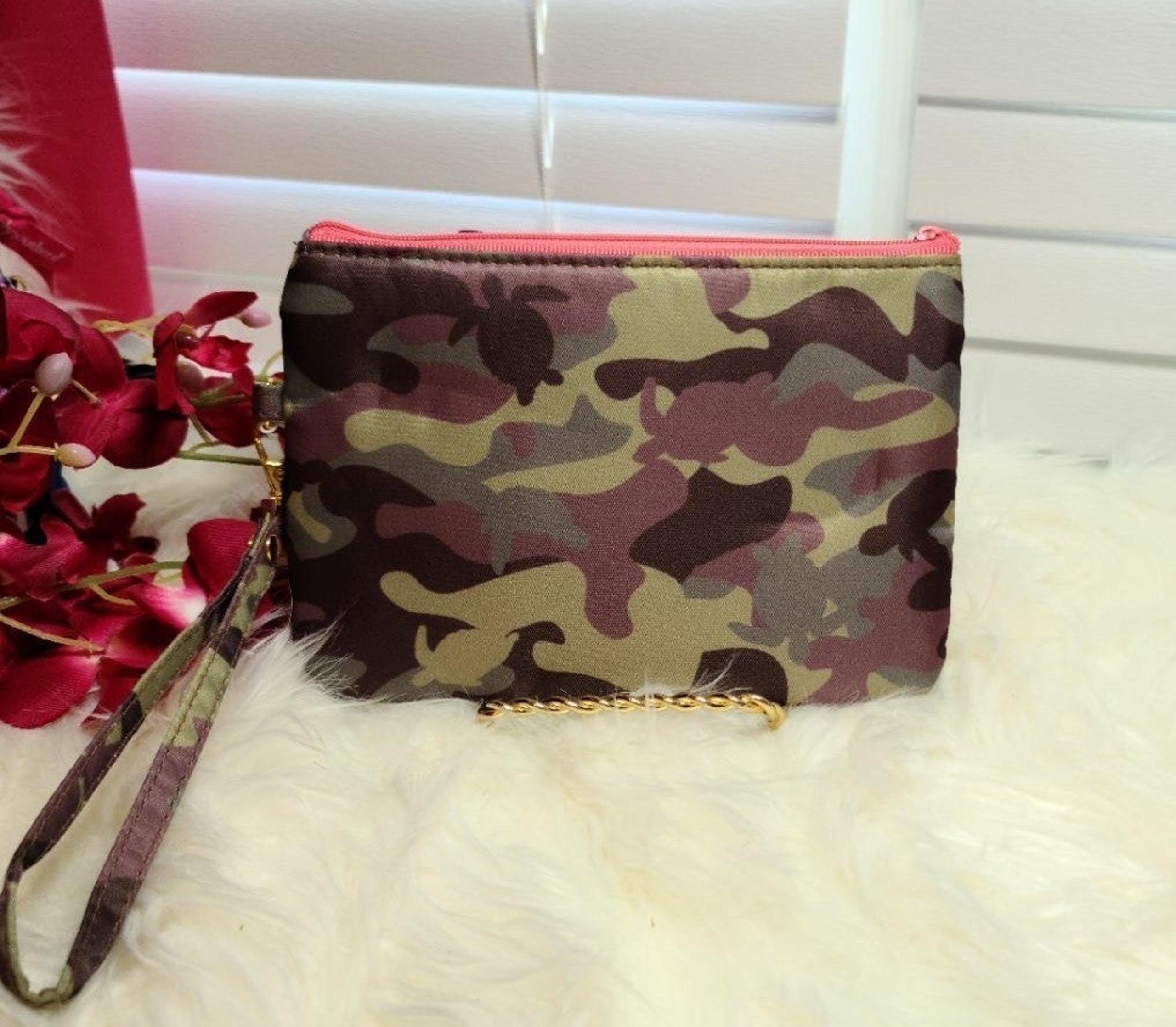 NWT Simply Southern Wristlet Wallet Camo