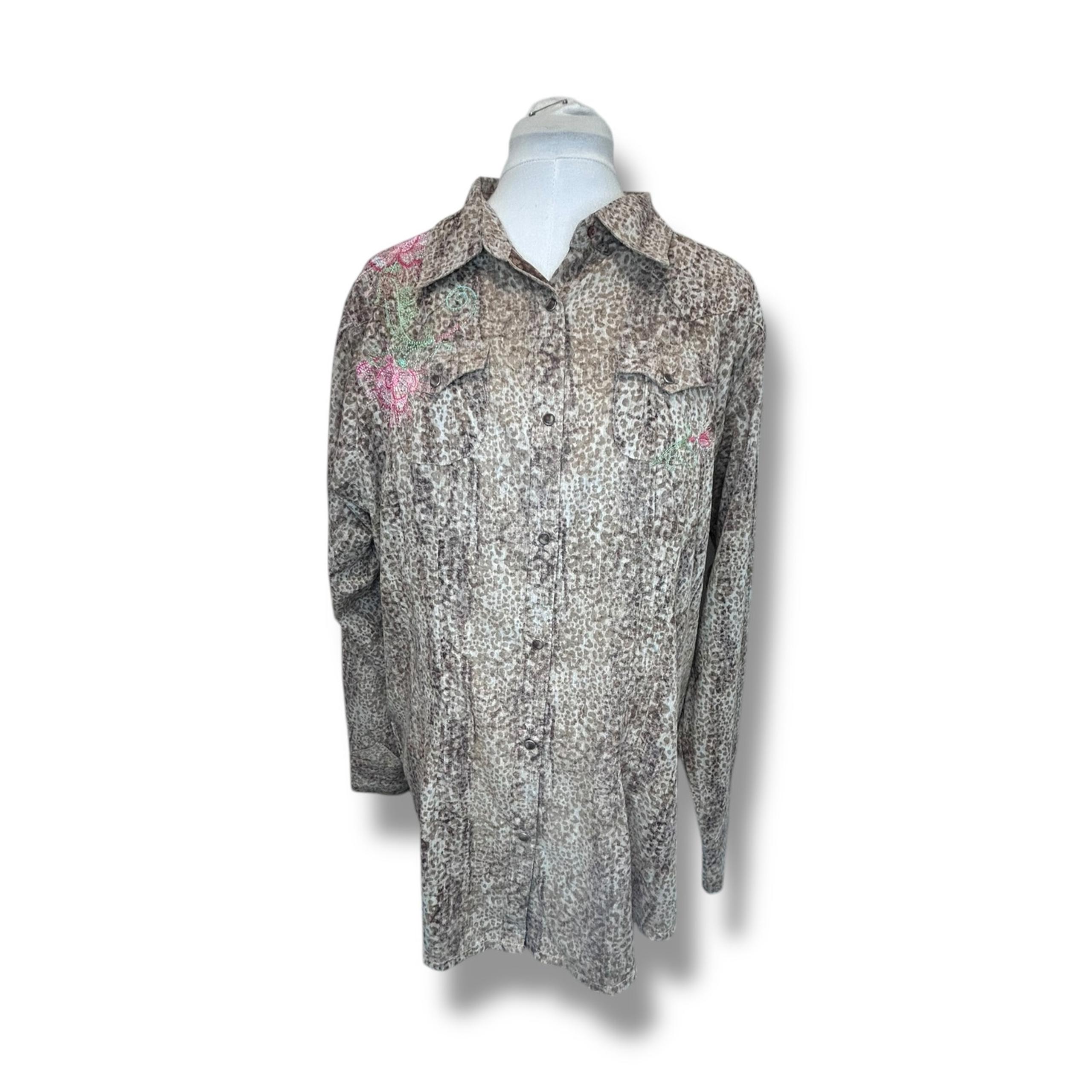 Wrangler Women’s Pearl Snap Embroidered Western Animal Print Shirt size XXL