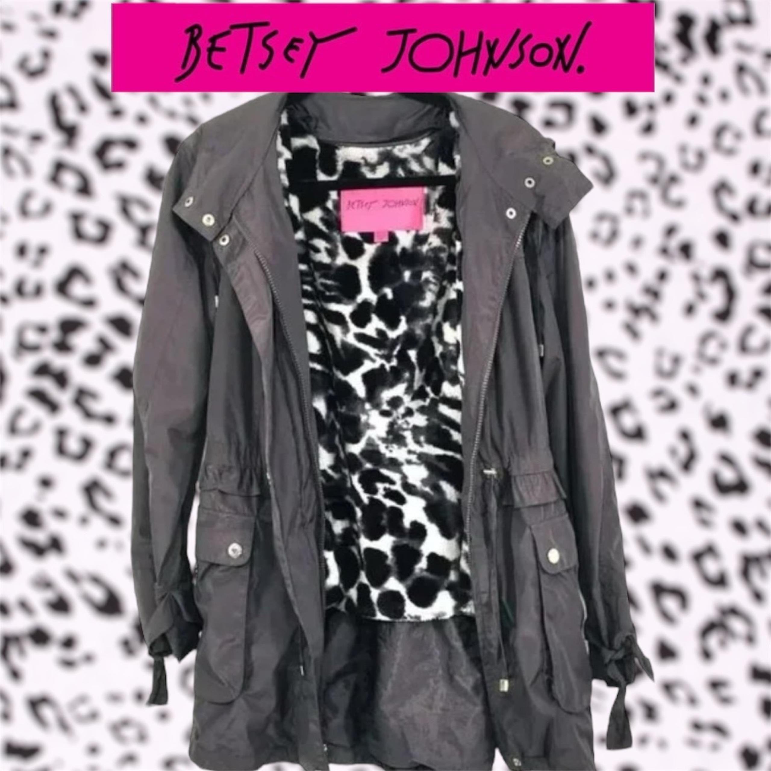 Betsey Johnson peplum coat in black. Removable hood & faux leopard fur lining