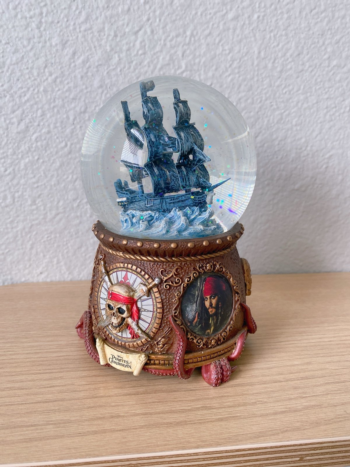 The Black Pearl Snow Globe - pirates of the Caribbean