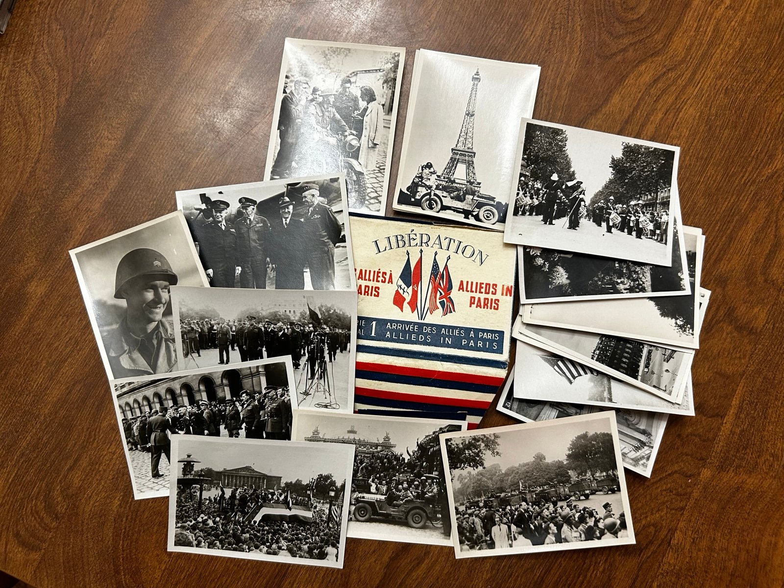 WWII WW2 LIBERATION RRR. de PARIS Carnet edition S.T.L lavelle 22 photos