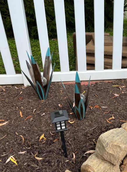 2pcs Tequila Sculpture Metal Agave Plant Home Decor Rustic Hand Painted Figurine