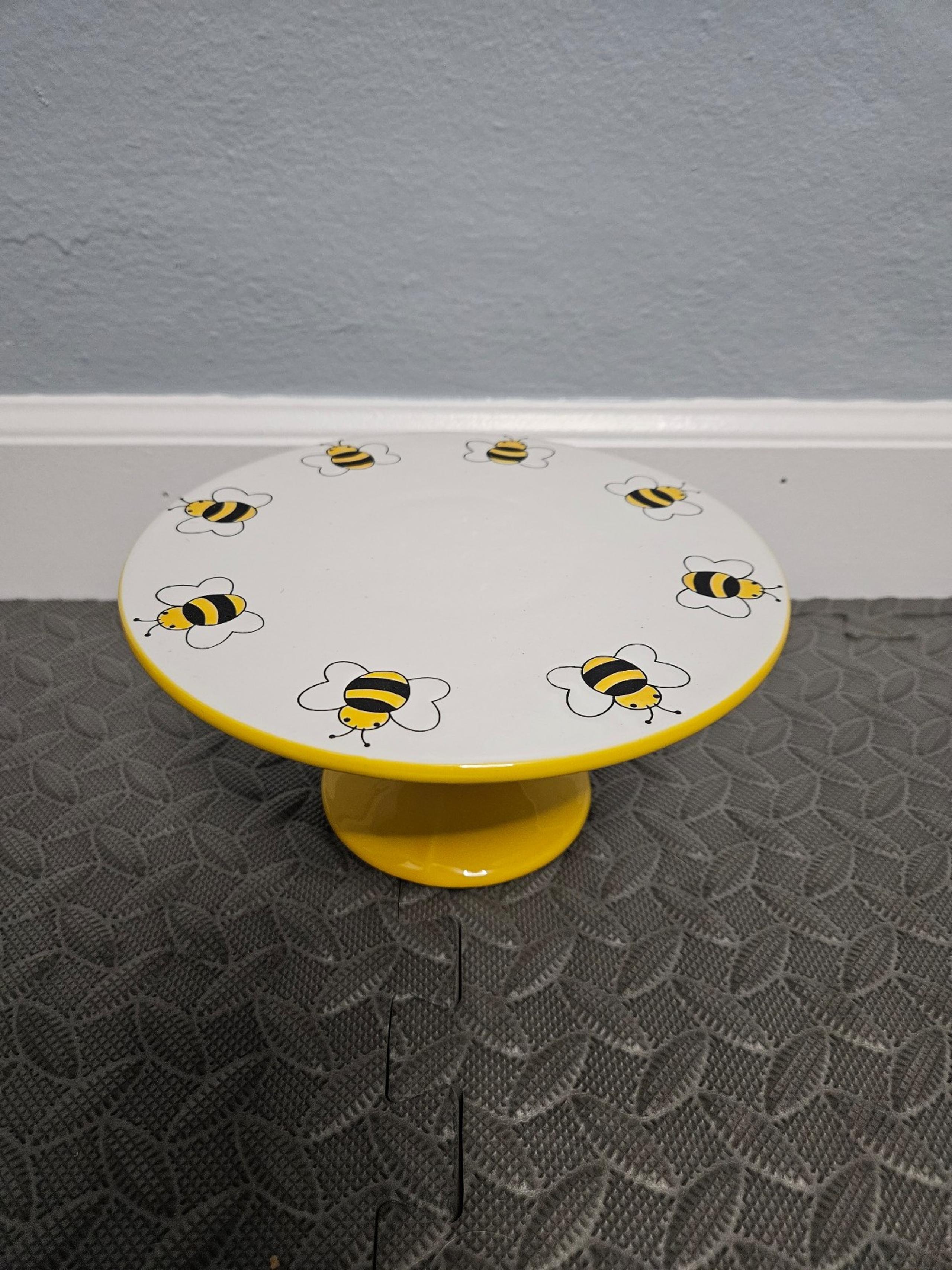 Bee Cake Stand