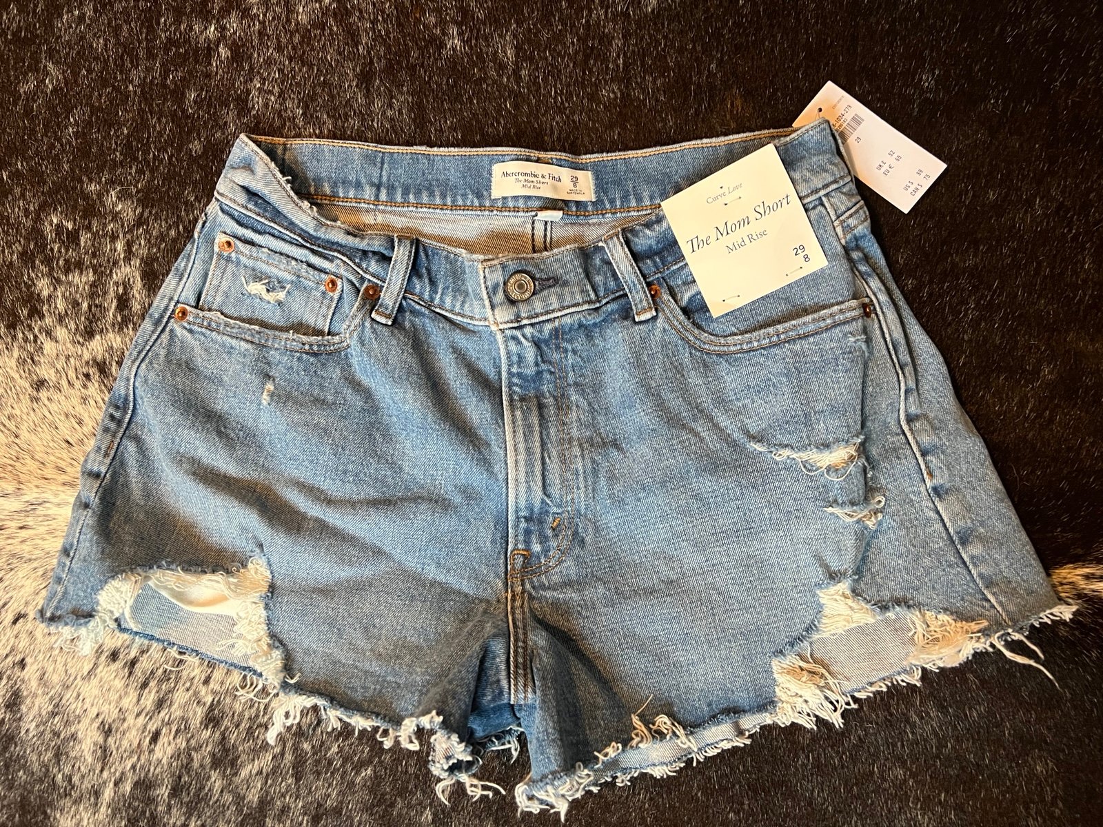 NWT Abercrombie Curve Love Mid Rise Mom Shorts - Medium Ripped Wash