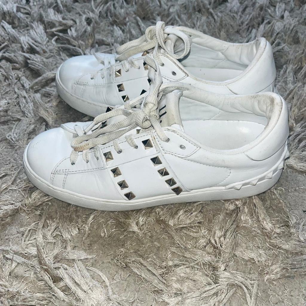 Valentino Garavani Rockstud Untitled White Sneakers 37, the right pair is missin