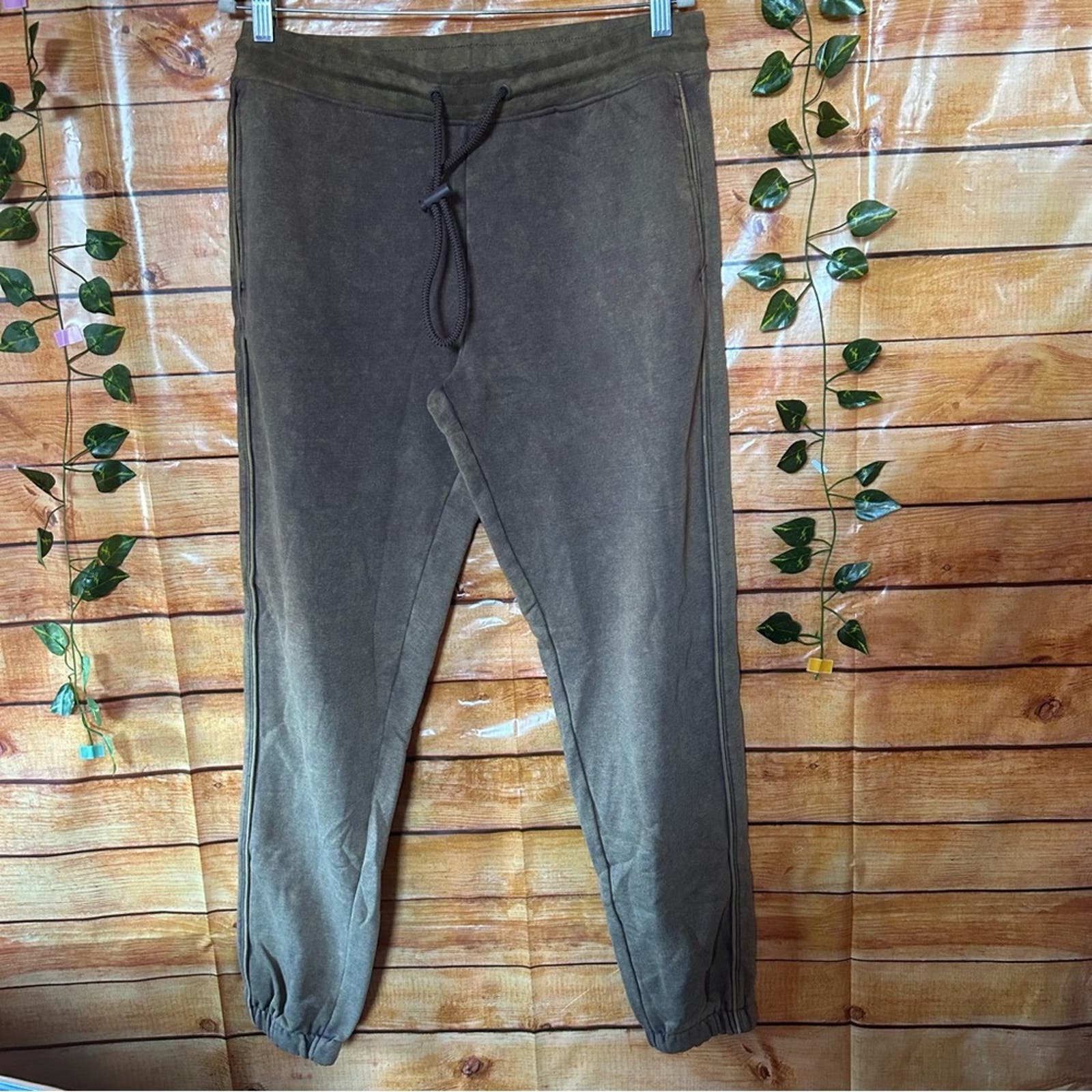 Alphalete Mens Essential Jogger Brown Hi-Low Dyed Size M NWOT