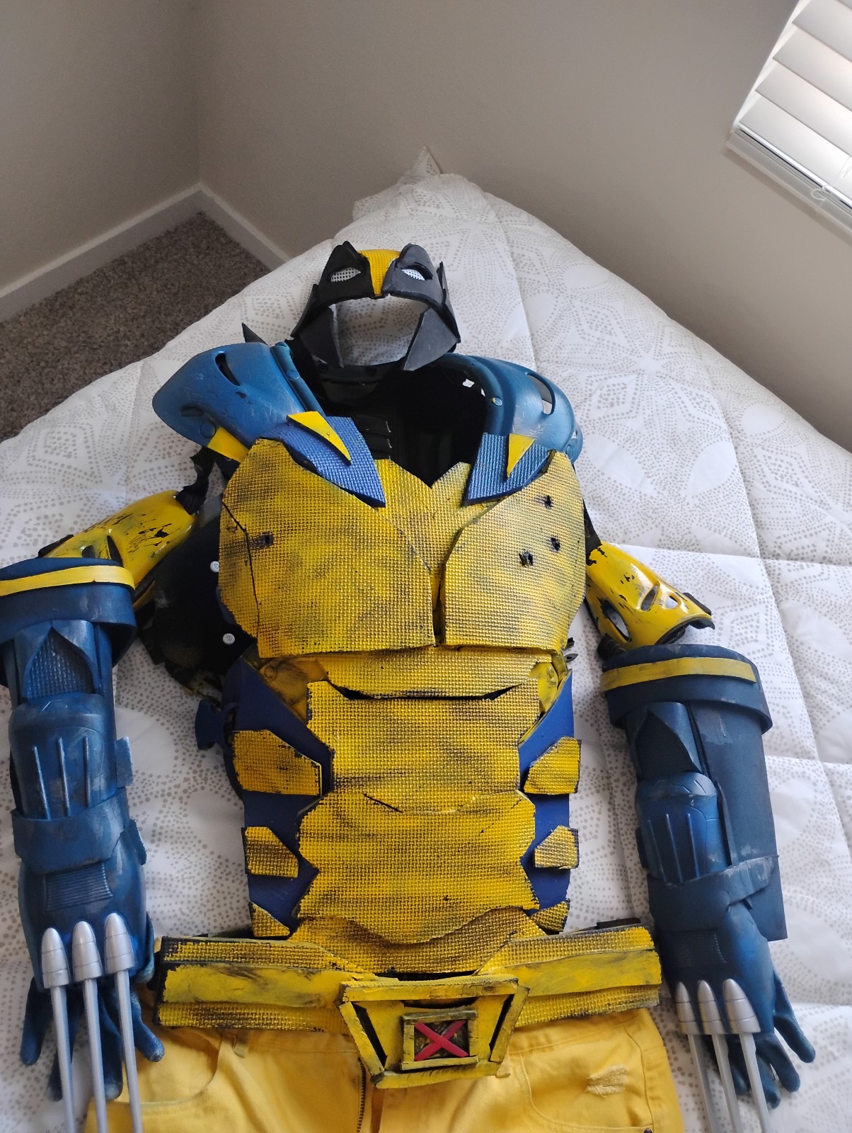 Deadpool and the Wolverine cosplay costume eva foam with retracting claws