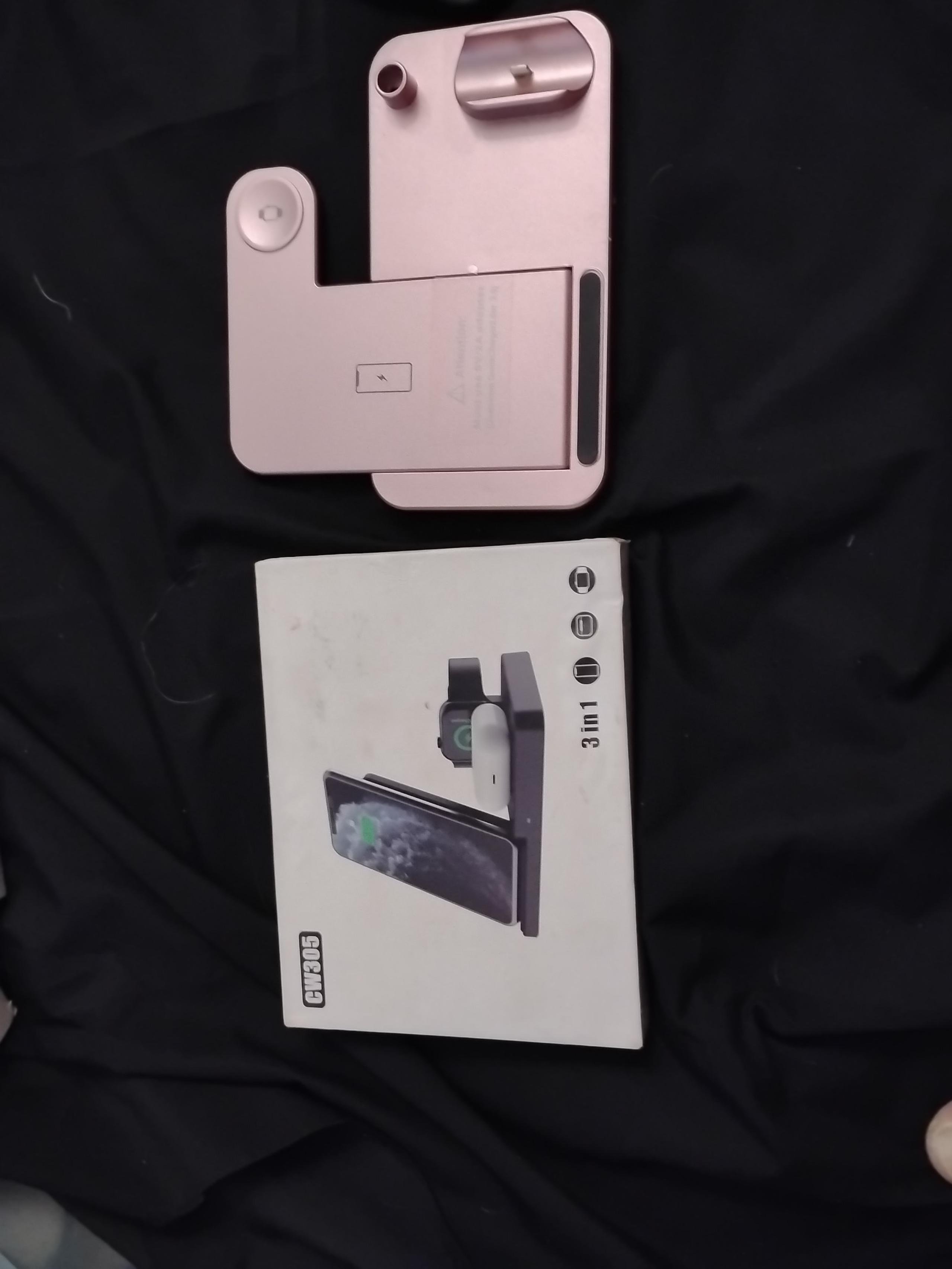 Apple 3 in 1 wireless fast charger..