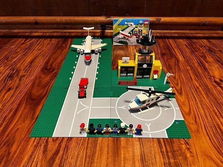 LEGO Town: Airport (#6392) - 1985 - VINTAGE!