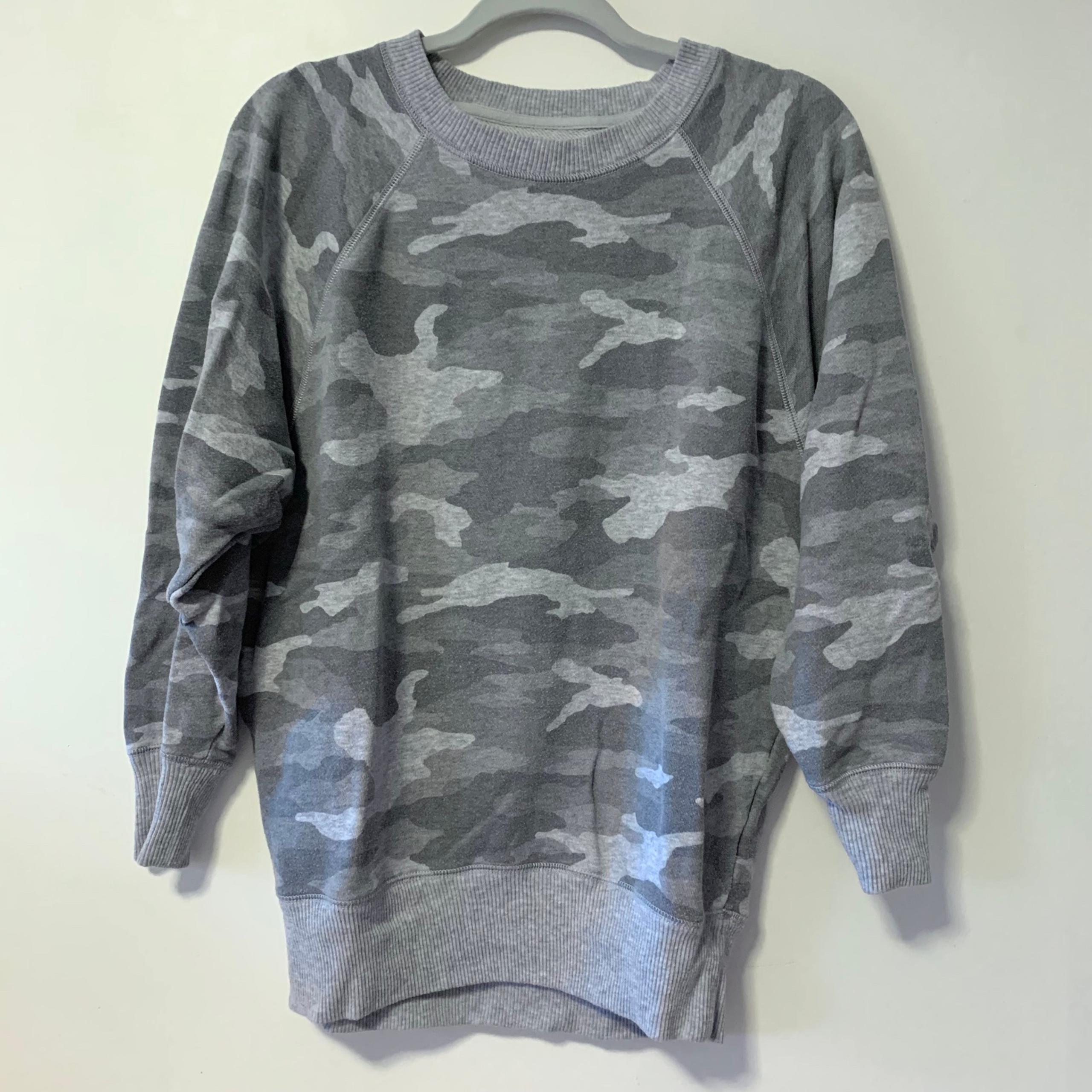 Aerie light gray camo oversized fit crewneck sweater sweatshirt womens size XS