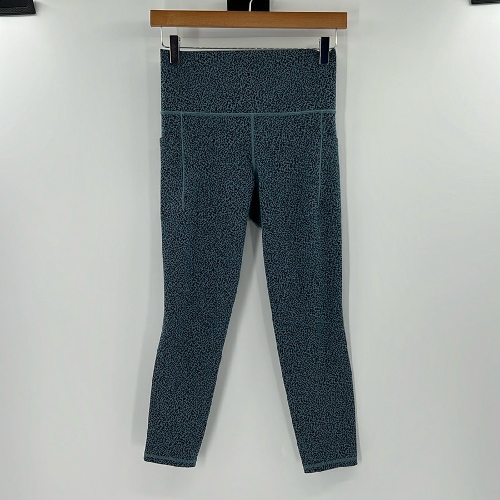 Athleta Salutation Stash II Textured Tight - Blue/Black - Small