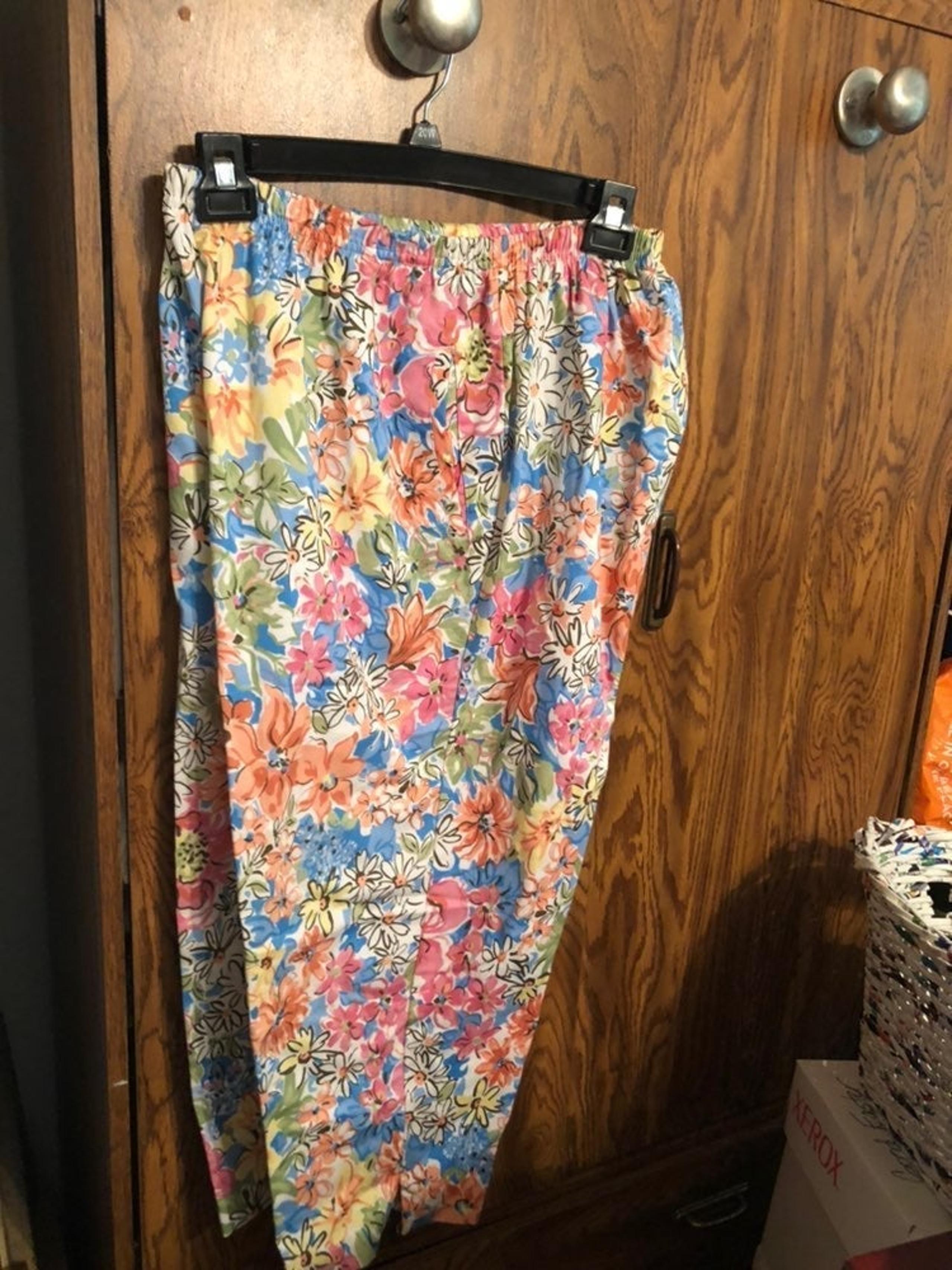 Size 16 Flowered Capris