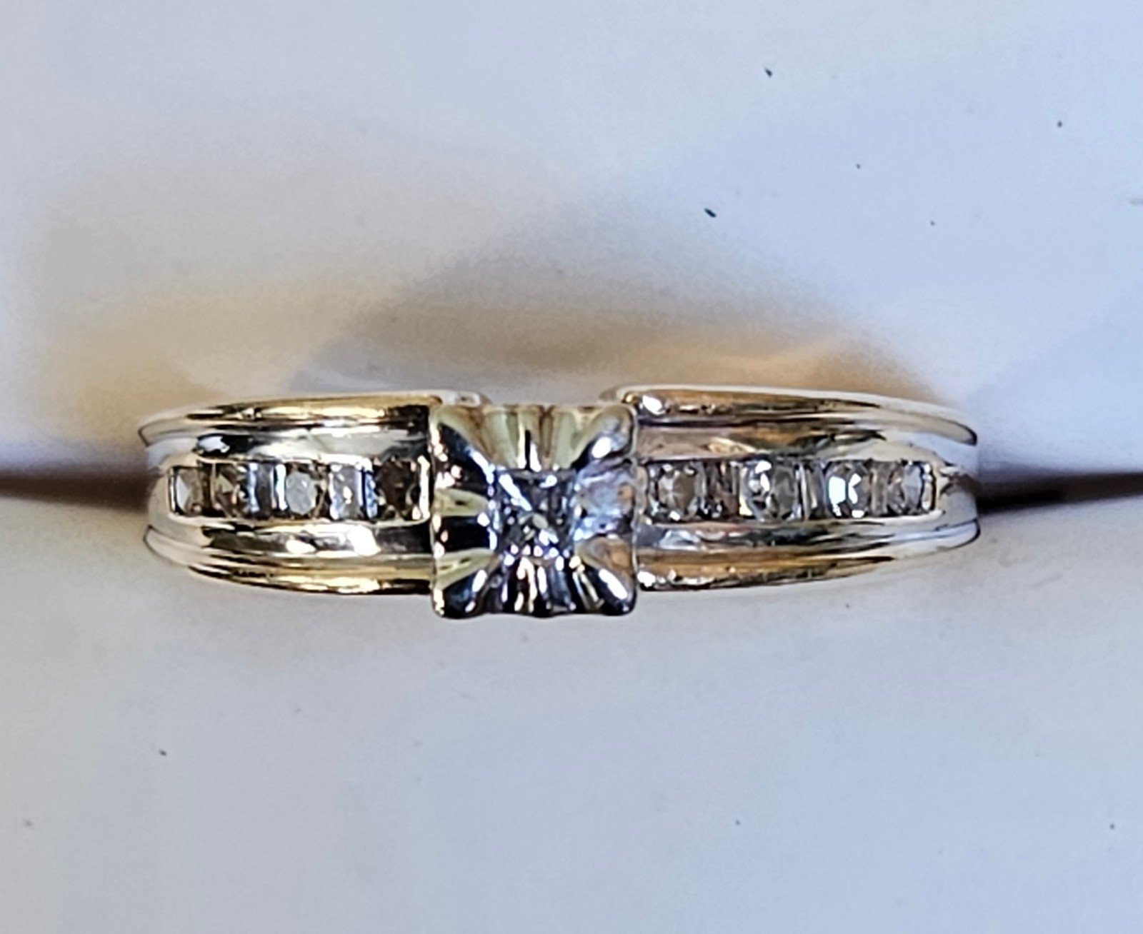 10KT Princess Round & Baguette Diamonds Ring with Hearts