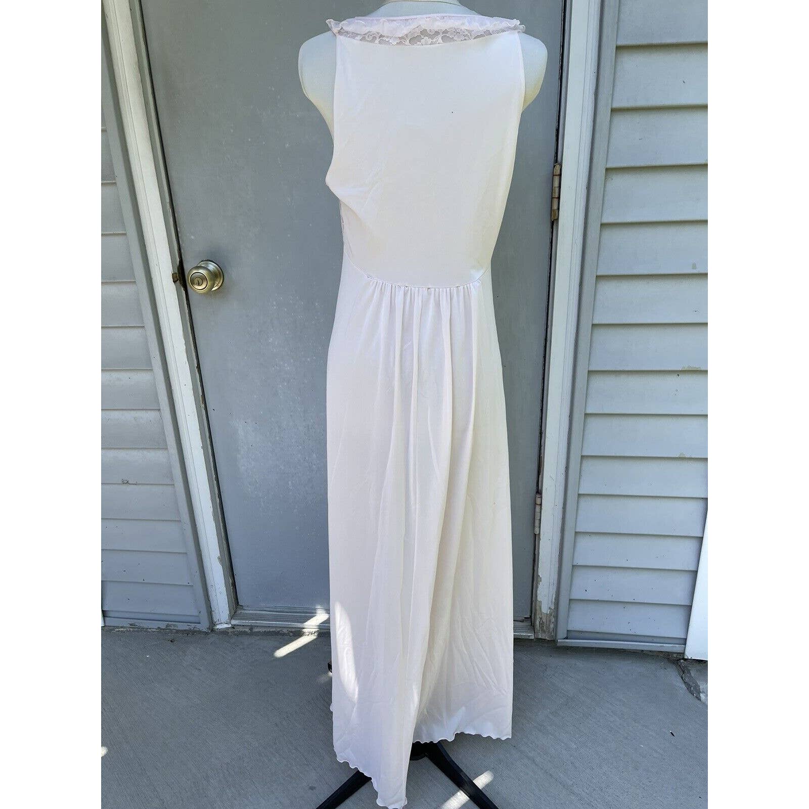 Shadowline Long Gown Size Small Length 53 Blush Pink Vintage 70's Ruffle V-neck