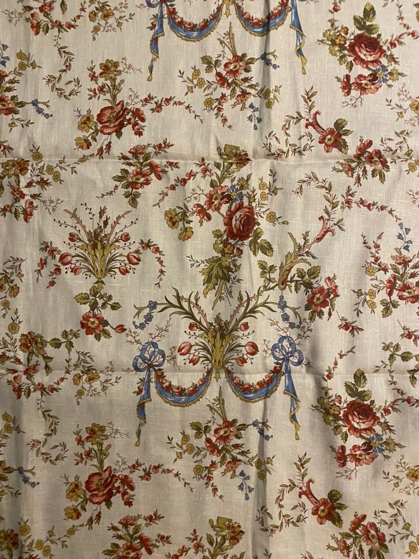 2.22 YDS Arts and Crafts Floral Linen