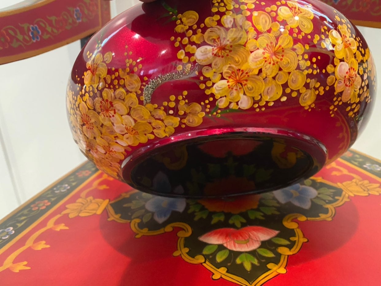 Lacquer w/golden paint large bowl