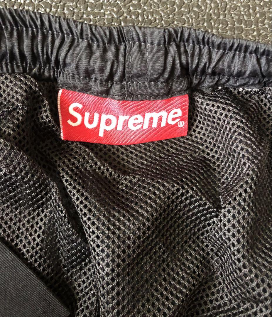 Supreme Logo Applique Water Short 黒（Supreme Logo Appliqué