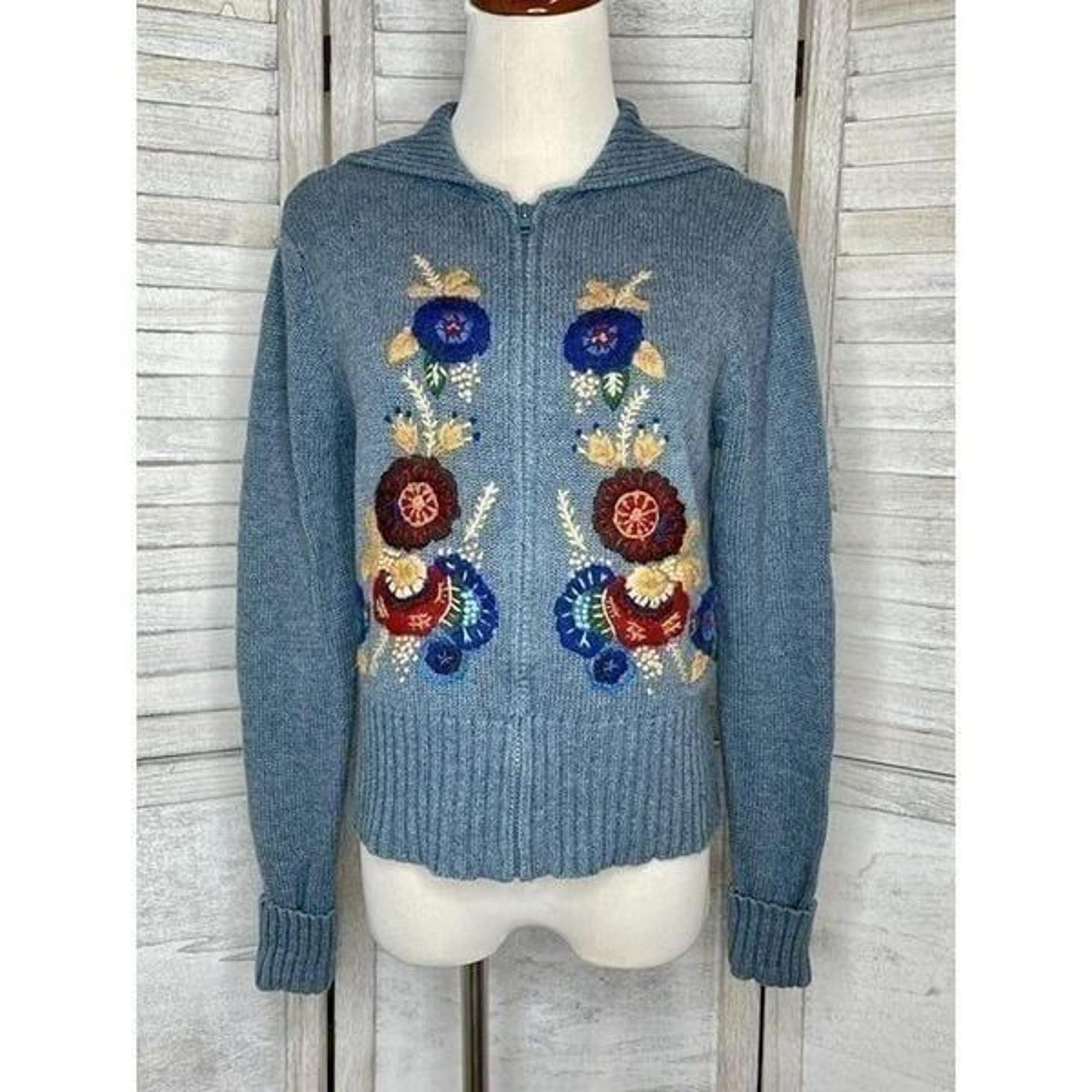 VICTORIA JONES Blue Floral Embroidered Zip Front Sweater Size Petite Small