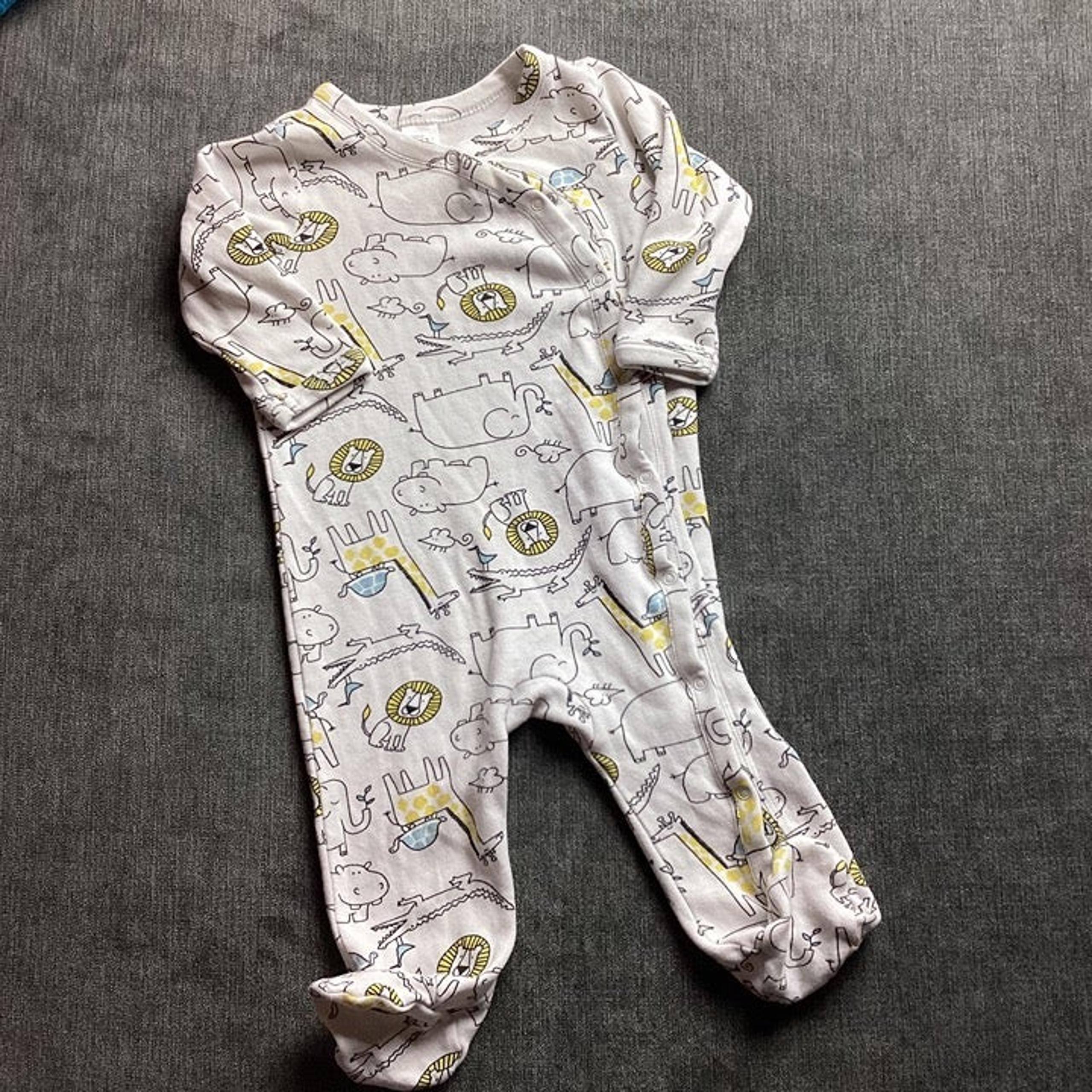 Nordstrom Baby gender neutral footed sleeper size  0- 3 months