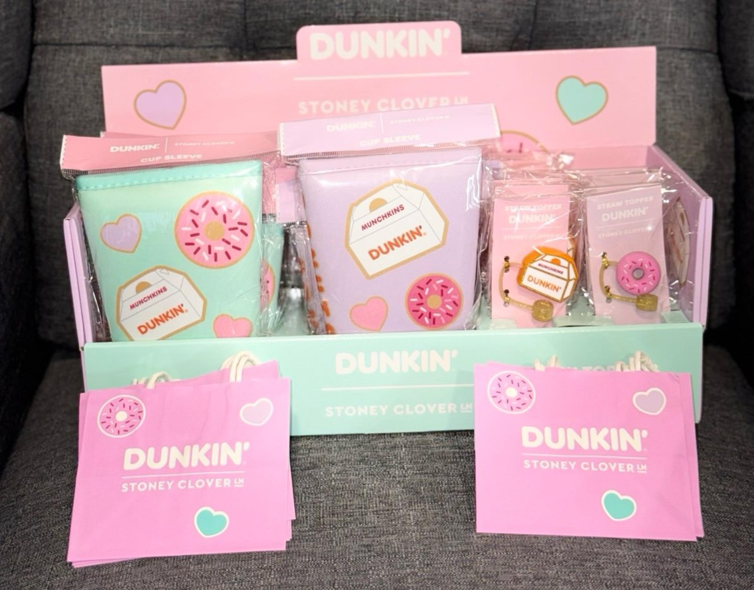 2025 Dunkin' Stoney Clover LN Dunkin Munchkin logo Straw Topper