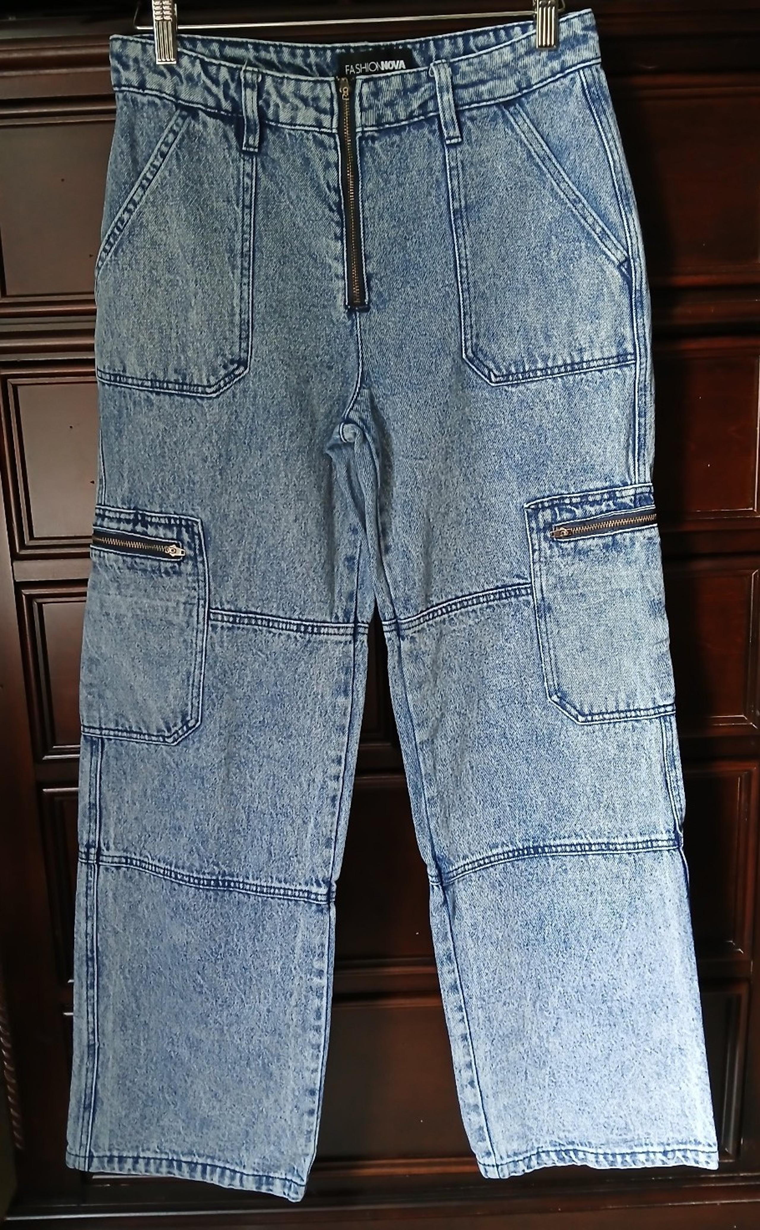 Fashion Nova size 9 100% Cotton Wide Leg Flare Jeans Acid Wash Zipper Pockets
