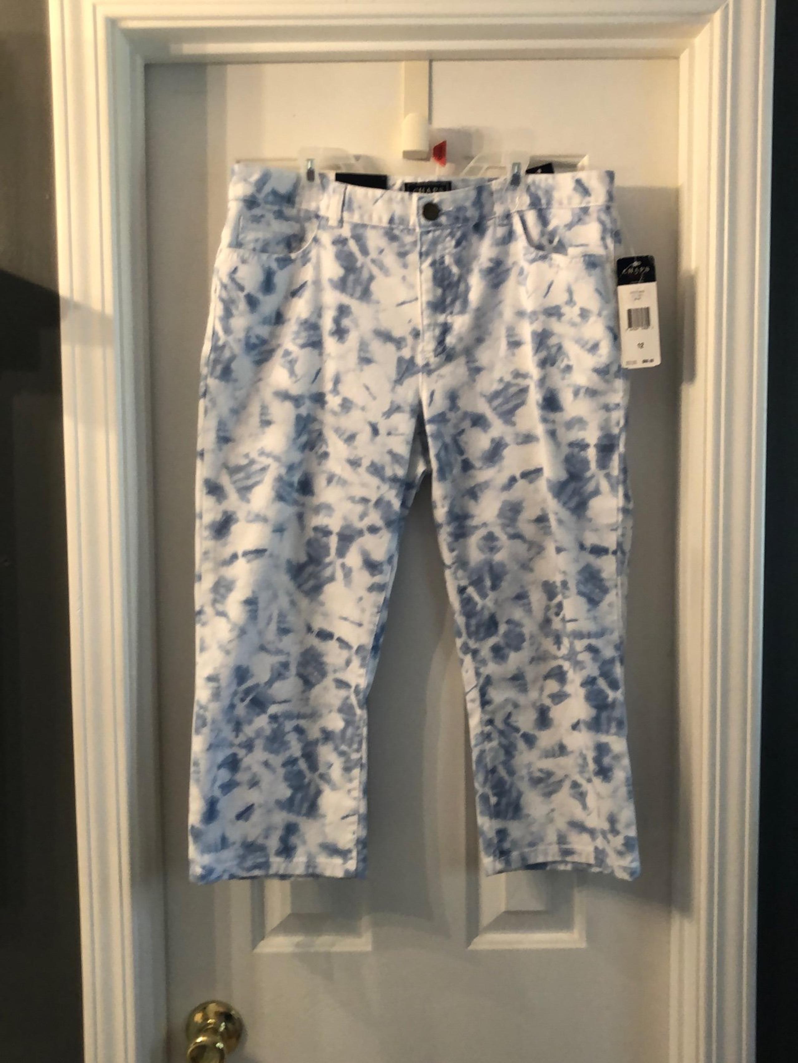 NWT Women’s Chaps denim Capri jeans stone washed size 12