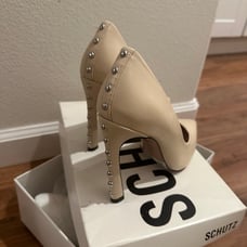 NWT stunning SCHUTZ pumps!!!