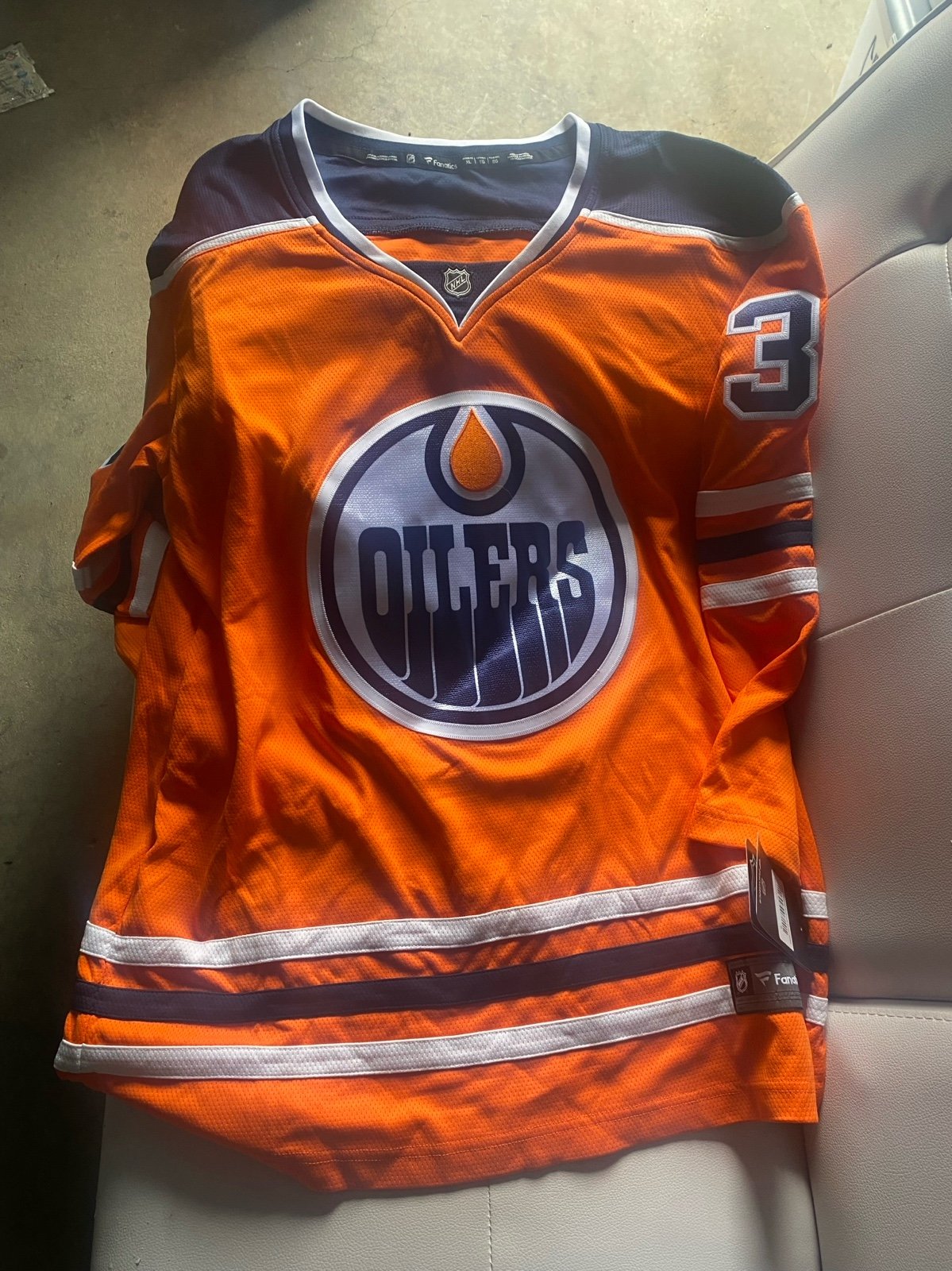 Women’s Oilers #39 Alex Chiasson (2019-2021) hockey jersey orange XL