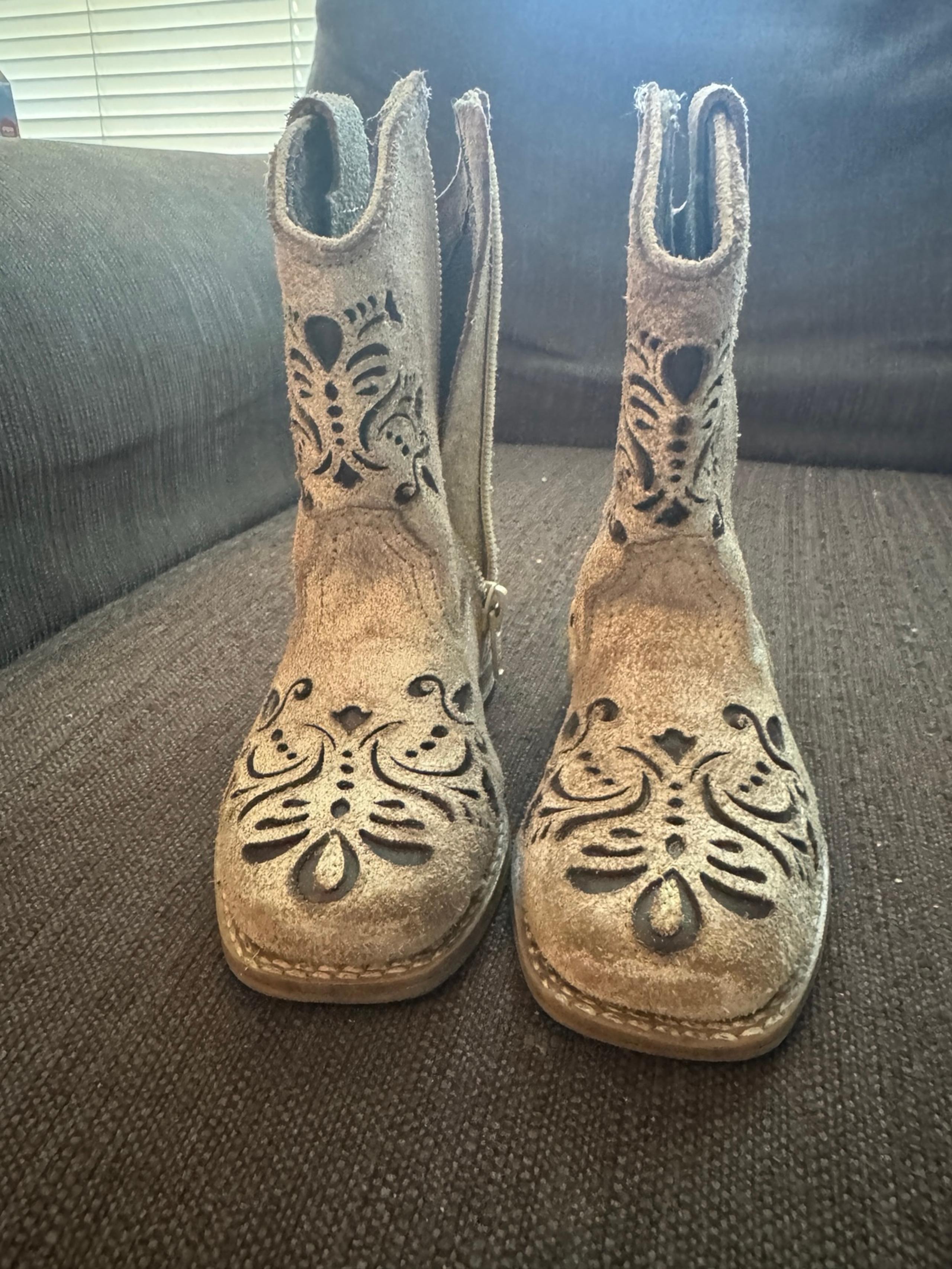 Toddler girls size 6 boots