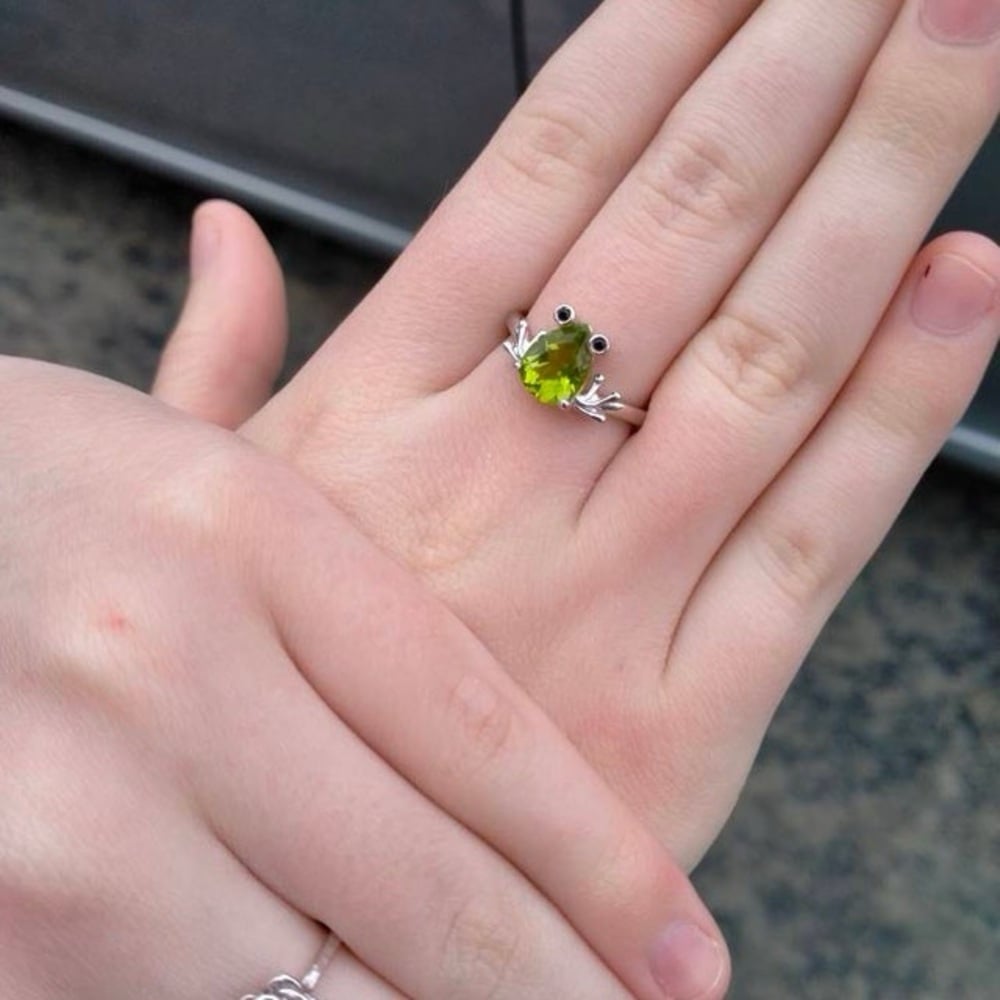 Sterling silver peridot + black spinel frog engagement promise novelty ring sz 6