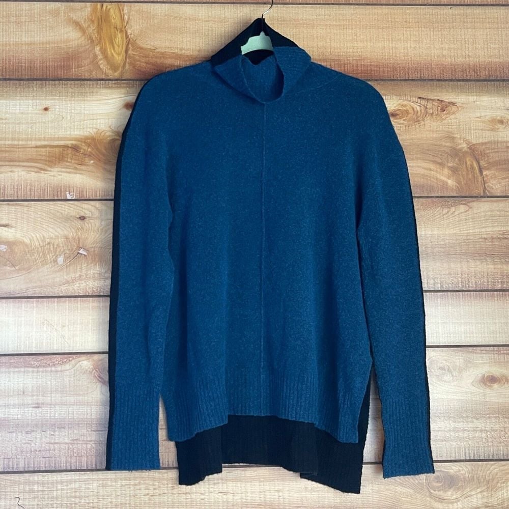 Athleta Transit Pullover Turtleneck Sweater Small Merino Wool Colorblock 98